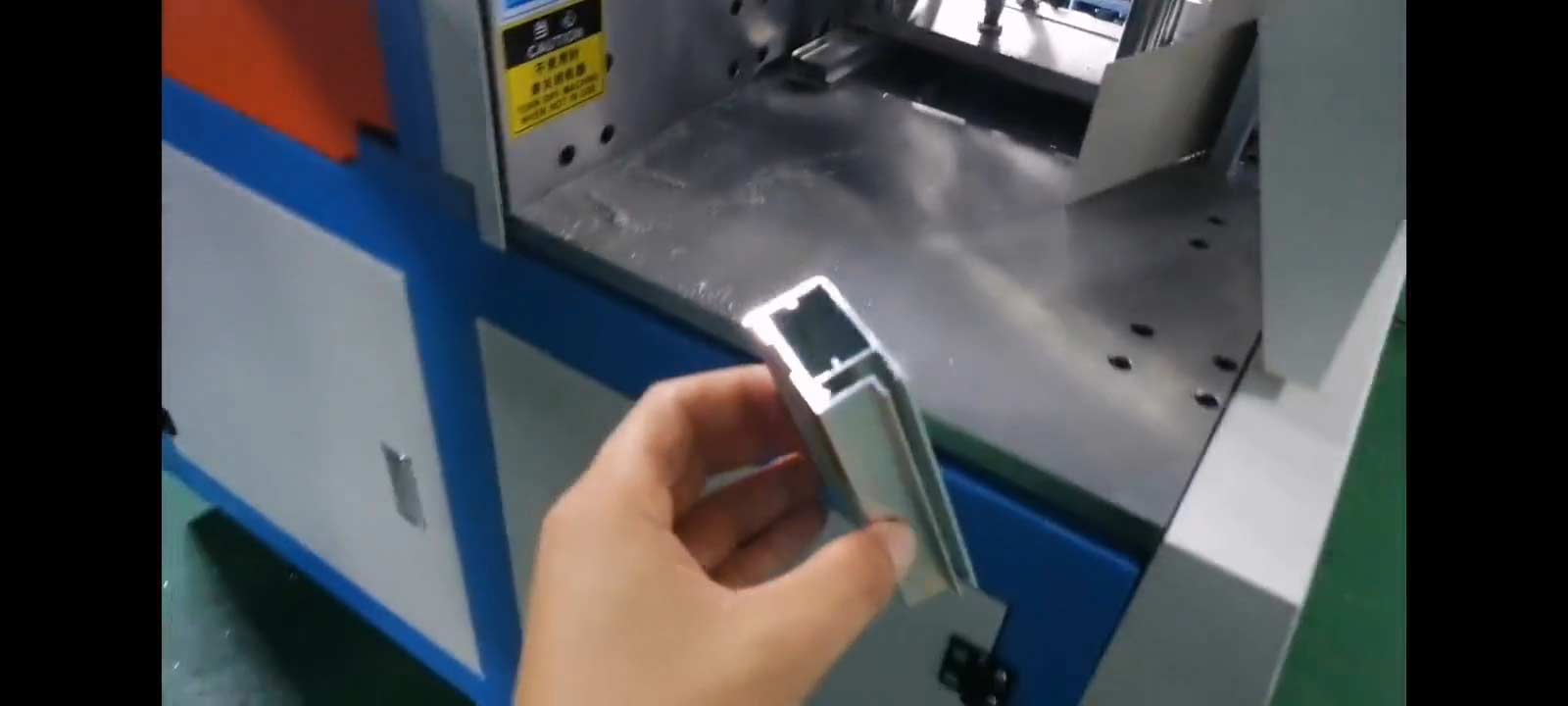 分離式型材切割機(jī)設(shè)備