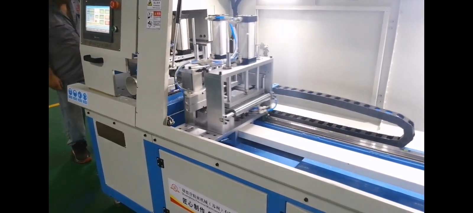 型材切割機(jī)進(jìn)刀動力油氣混合、液壓站方式不如伺服電推【揭秘】