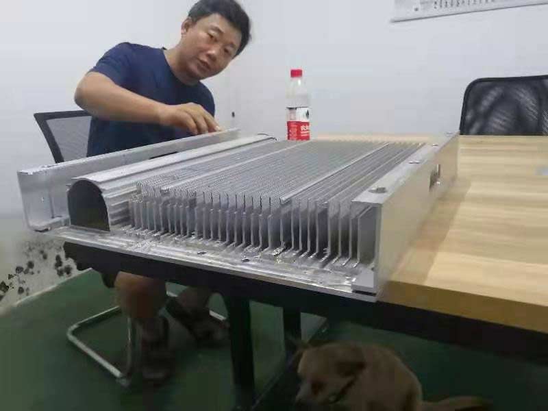 【上?！坑梅蛛x式全封閉型材切割機(jī)效果另客戶非常滿意